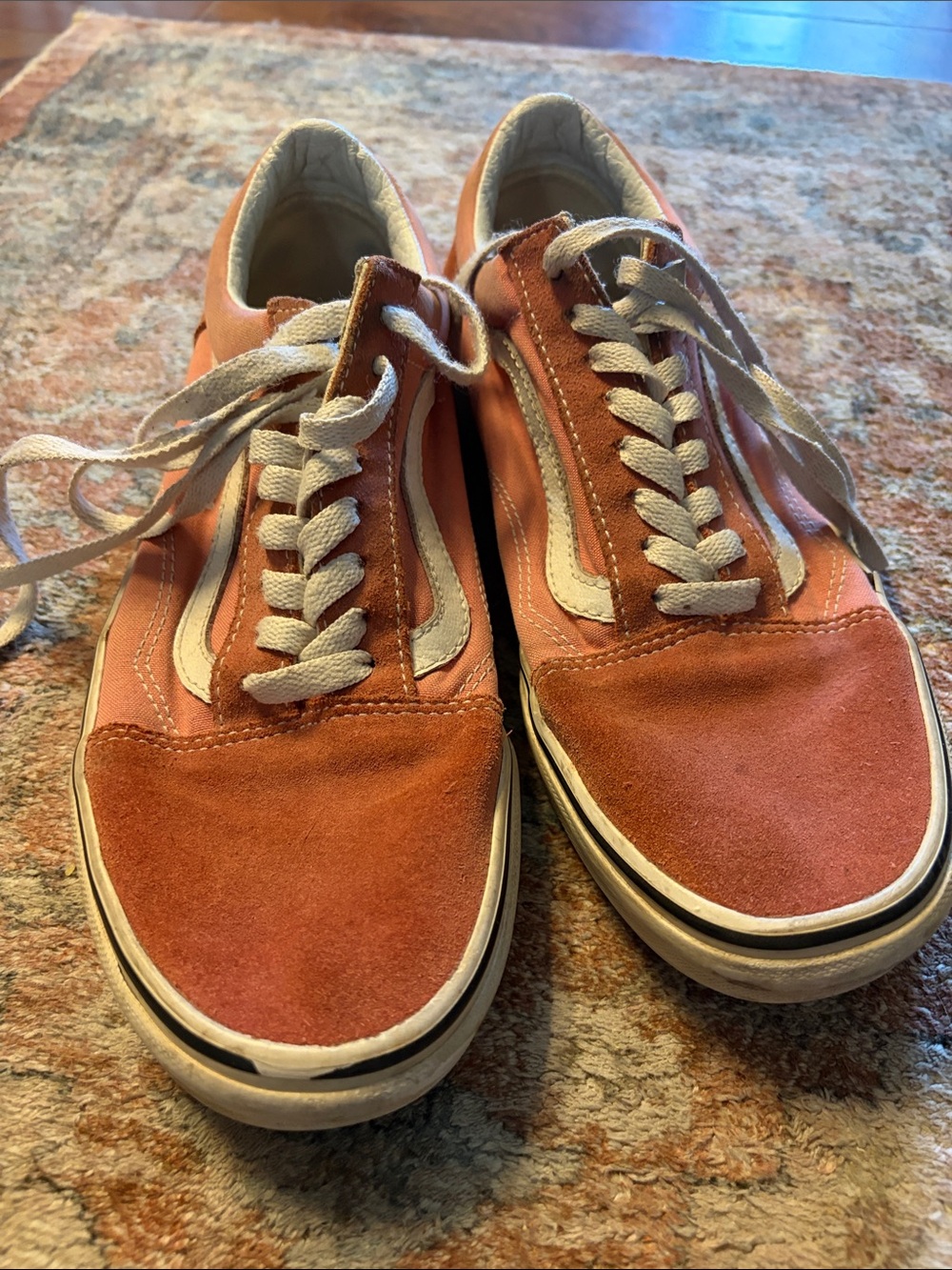 Men's Coral Suede Low-Top Sneakers - Classic Casual Style